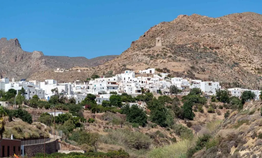 Descubre los tesoros escondidos de Níjar, Almería en esta guía esencial