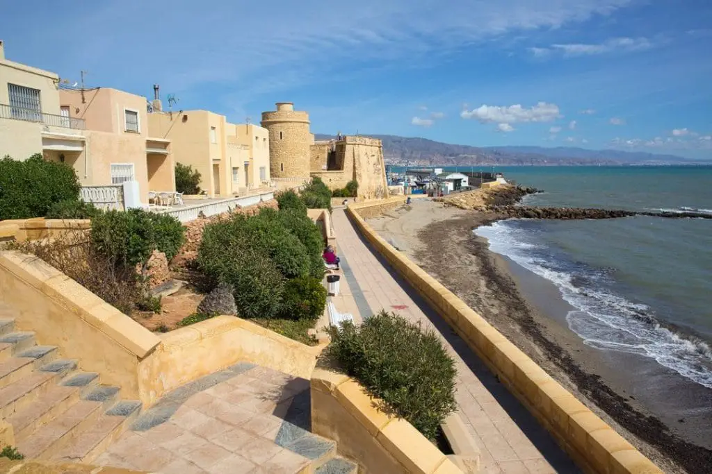 Qué ver en Roquetas de Mar, Almería: 

Descubre los tesoros ocultos de esta joya mediterránea.