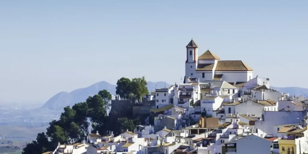 Qué ver en Alozaina, Málaga: Descubre los tesoros ocultos de este encantador pueblo