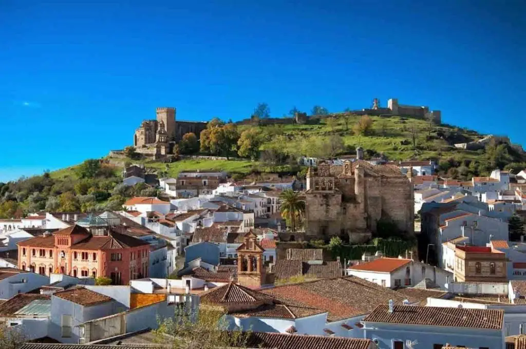 Qué ver en Aracena, Huelva: Descubre los secretos de este encantador destino
