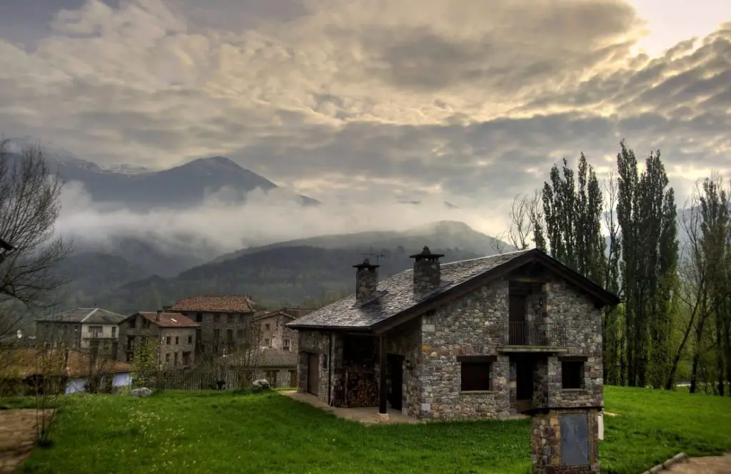 Qué ver en Bisaurri, Huesca: Descubre los tesoros escondidos de este encantador pueblo