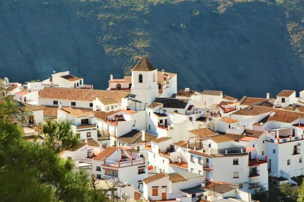 Qué ver en Canillas de Aceituno, Málaga: Descubre los secretos de este encantador pueblo