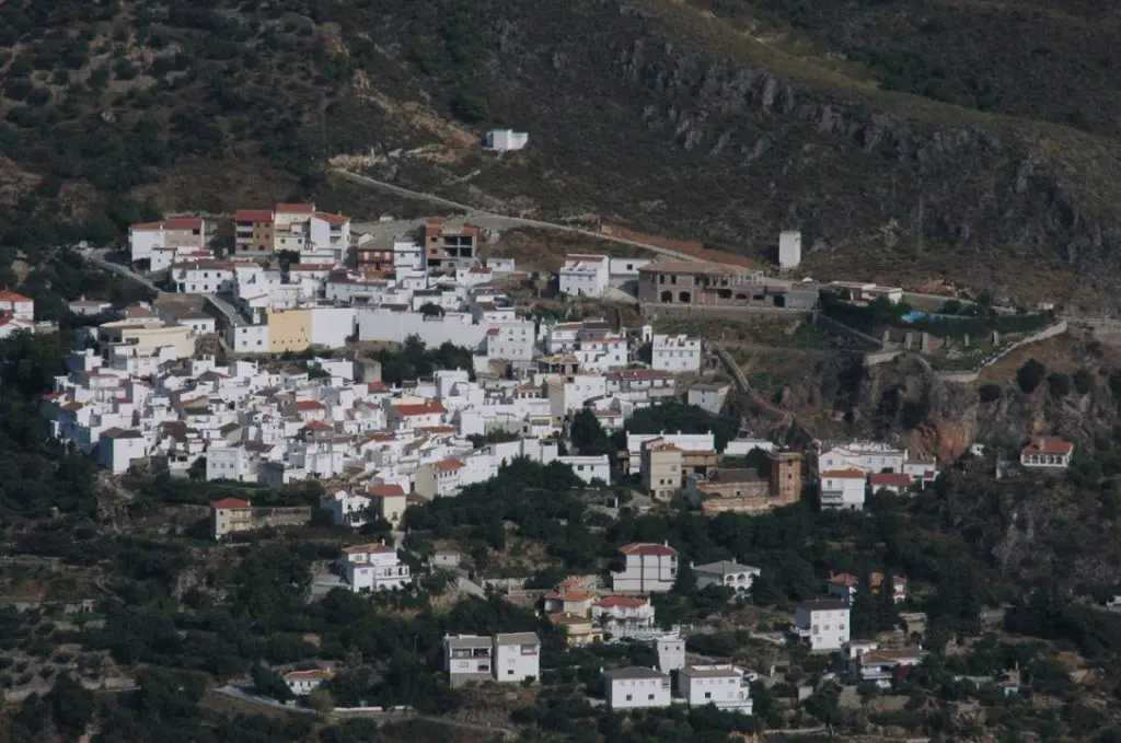 Qué ver en Lentegí, Granada: Descubre los secretos mejor guardados