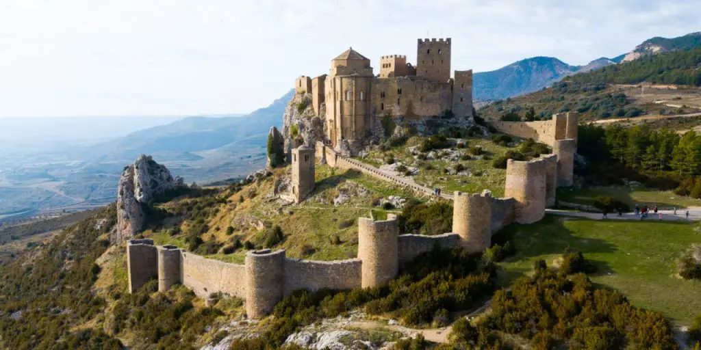 Qué ver en Loarre, Huesca: Descubre los tesoros ocultos de esta joya aragonesa