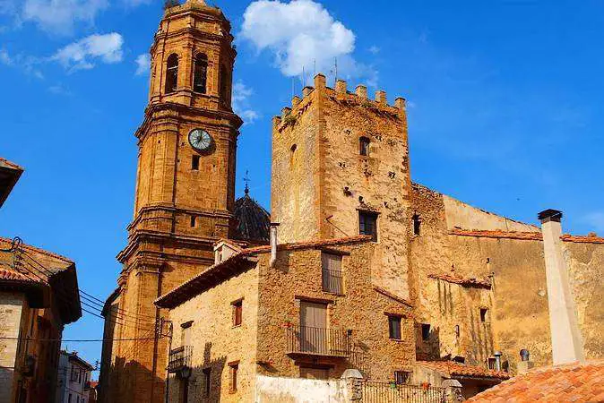 Qué ver en La Iglesuela del Cid, Teruel: descubre los secretos mejor guardados de este encantador pueblo.