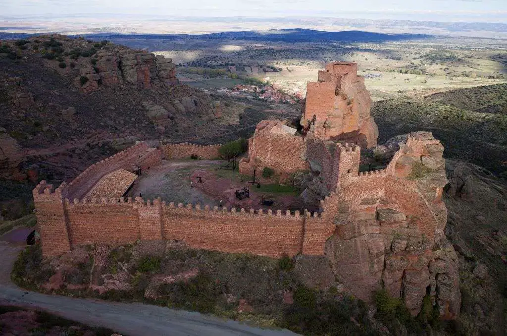 Qué ver en Peracense, Teruel: Descubre los tesoros ocultos de esta joya aragonesa
