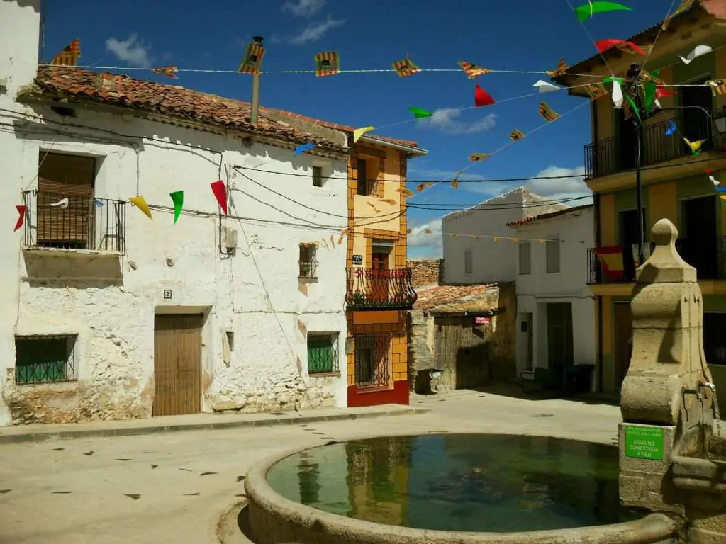 Qué ver en Pozuel del Campo, Teruel: Descubre los tesoros ocultos de este encantador destino