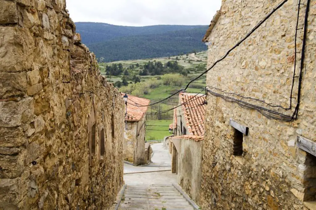 Qué ver en Valdelinares, Teruel: Descubre los tesoros ocultos de este encantador destino