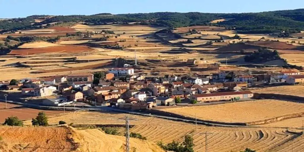 Qué ver en Villanueva del Rebollar de la Sierra, Teruel: Descubre los secretos de este encantador pueblo