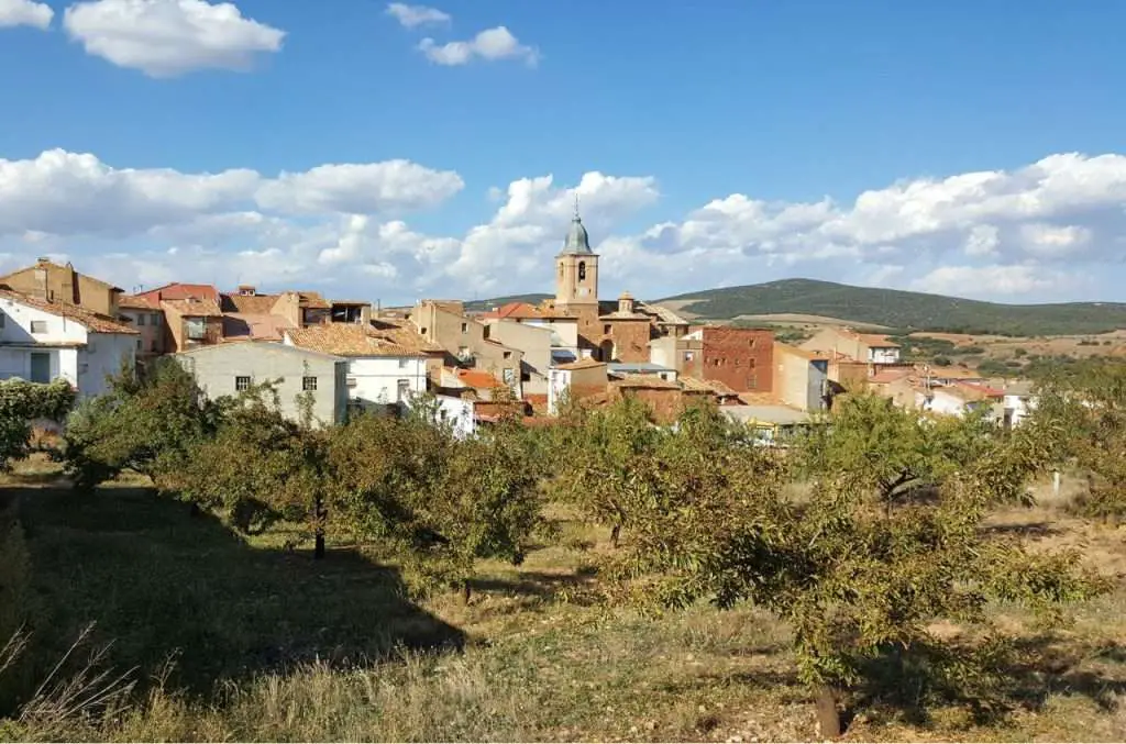 Qué ver en Clarés de Ribota, Zaragoza: Descubre sus tesoros ocultos