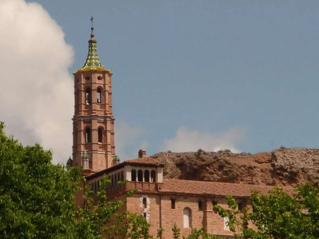 Qué ver en Fuentes de Jiloca, Zaragoza: Descubre los tesoros de este encantador destino