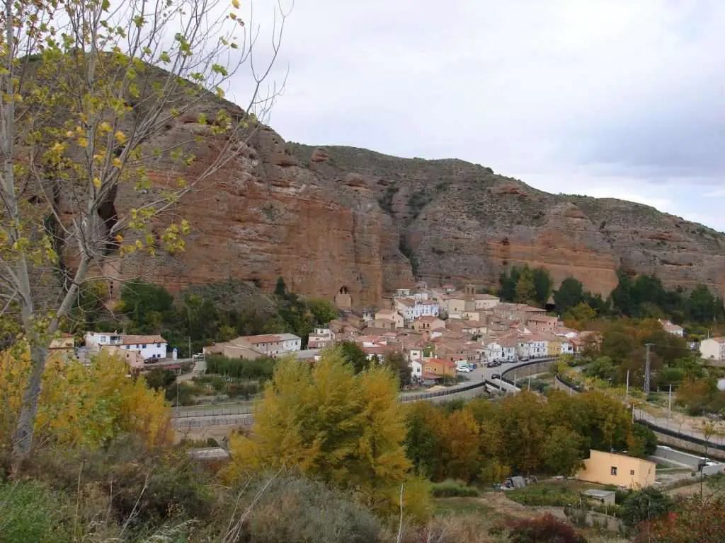 Qué ver en Los Fayos, Zaragoza: Descubre los tesoros ocultos de esta joya aragonesa