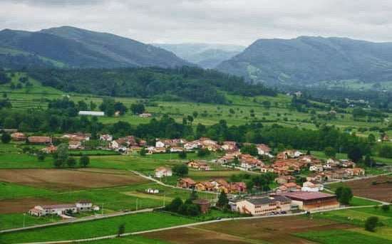 Qué ver en Mazcuerras, Cantabria: Joyas ocultas y paisajes fascinantes