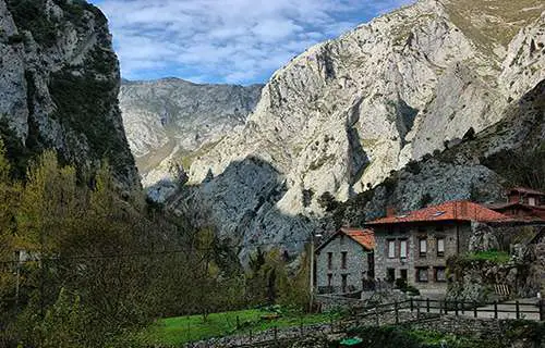 Qué ver en Peñarrubia, Cantabria: Descubre los tesoros ocultos de este paraíso natural