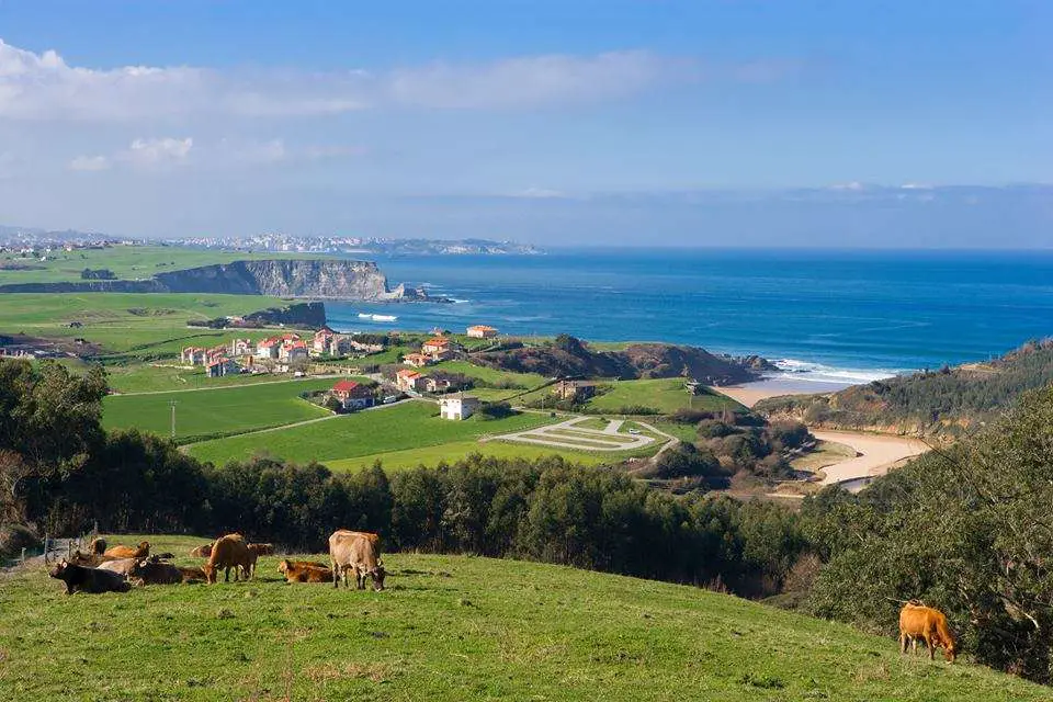 Qué ver en Ribamontán al Mar, Cantabria:
Descubre los tesoros ocultos de este paraíso costero
