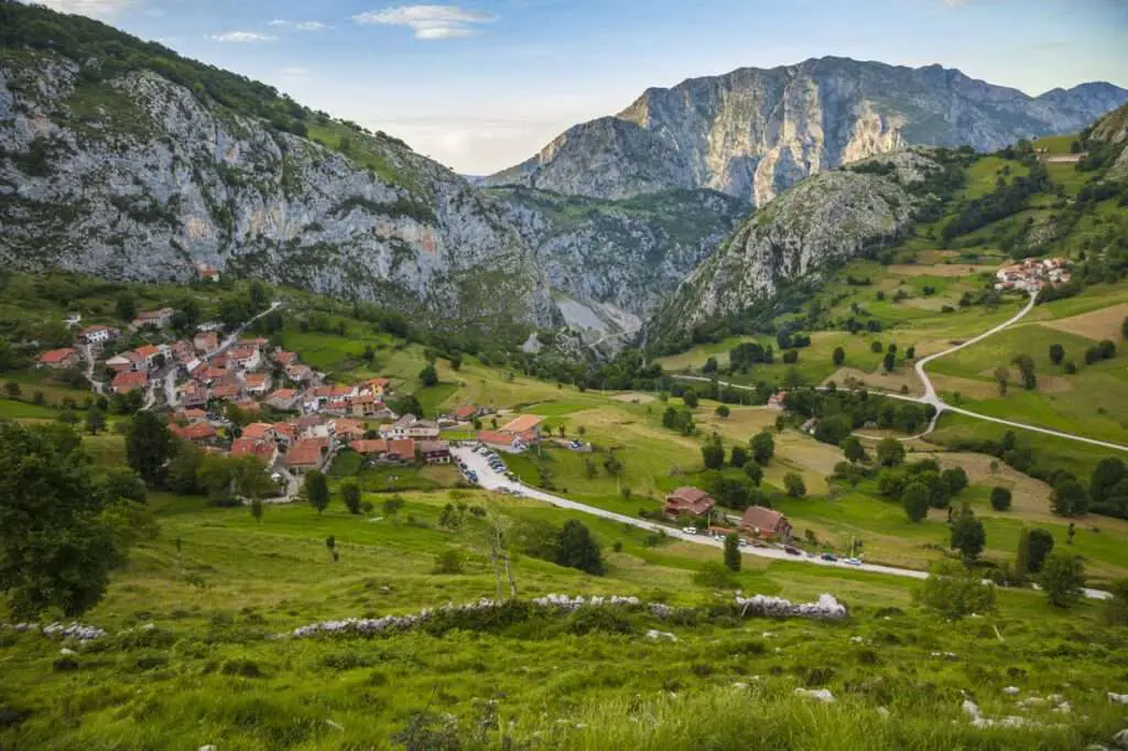 Qué ver en Ruiloba, Cantabria: Descubre los secretos mejor guardados de este encantador destino
