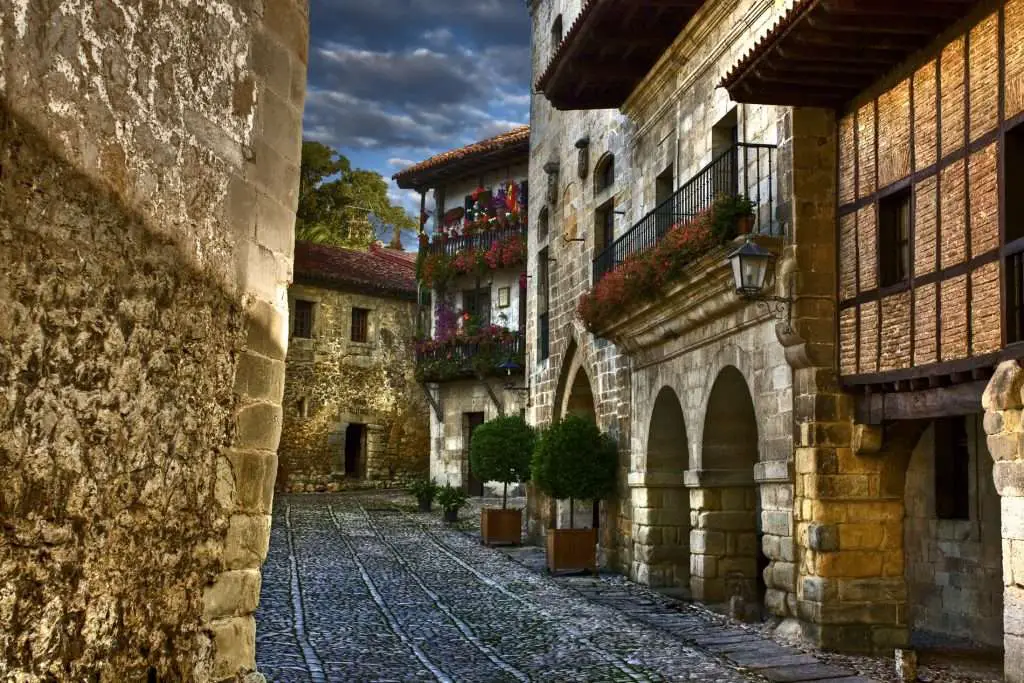 Qué ver en Santillana del Mar, Cantabria: Descubre los encantos de este pintoresco pueblo