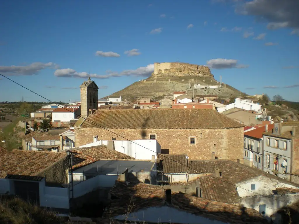 Qué ver en Monteagudo de las Salinas, Cuenca: Descubre sus tesoros secretos