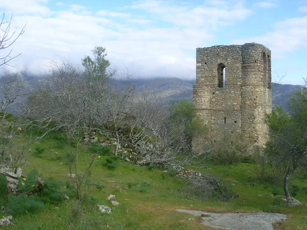 Qué ver en Castillo de Bayuela, Toledo: Descubre los tesoros ocultos de este encantador destino