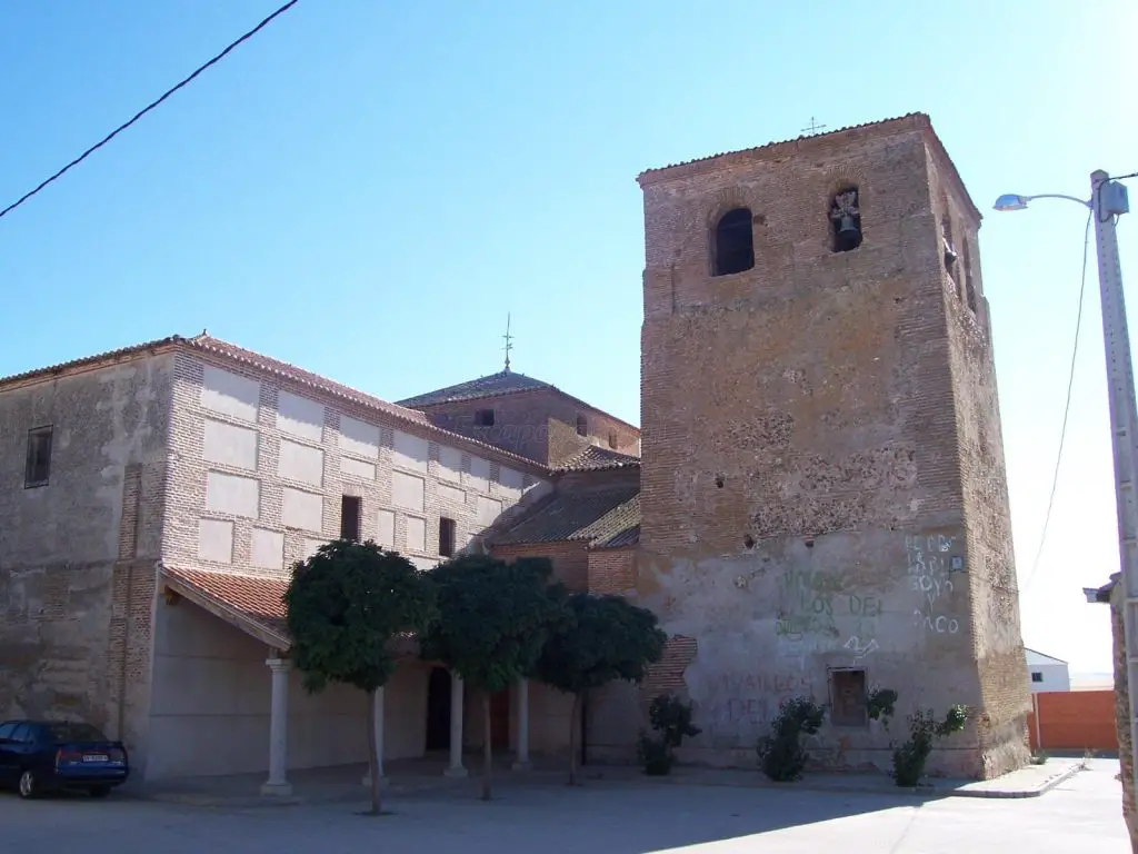 Qué ver en Castellanos de Zapardiel, Ávila: Descubre sus encantos y secretos imperdibles