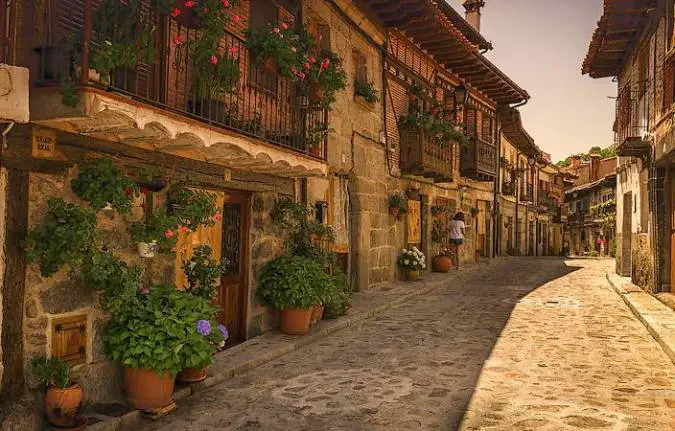 Qué ver en Cuevas del Valle, Ávila: Descubre los secretos de este encantador destino