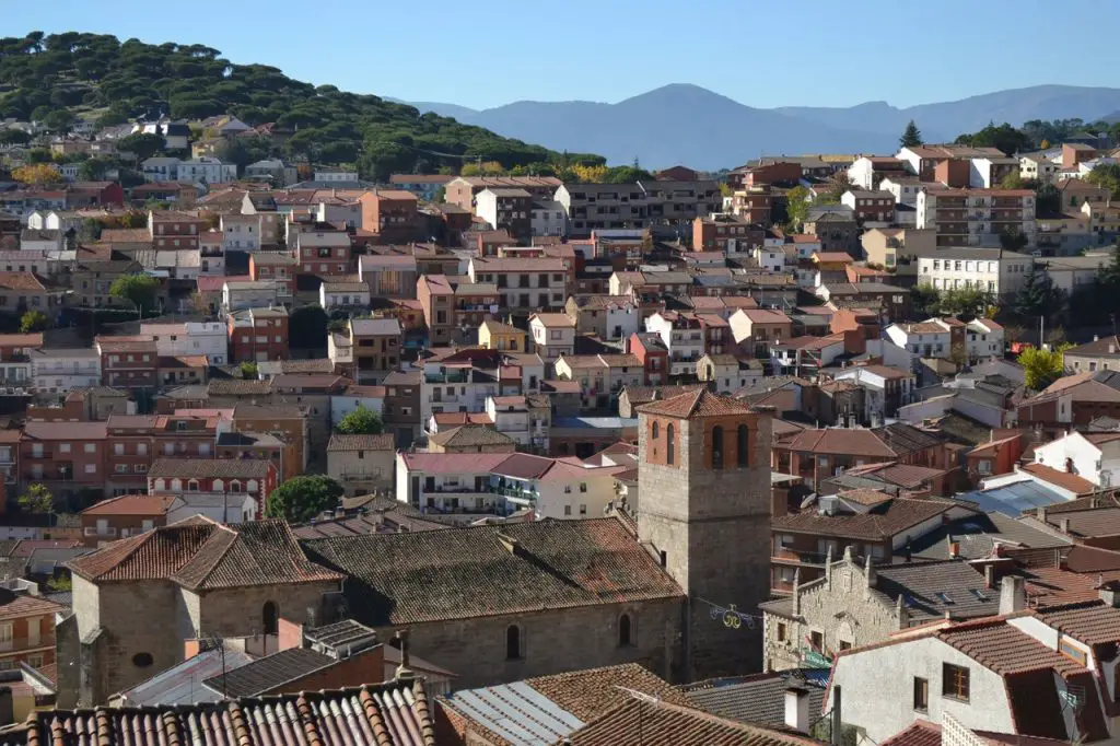 Qué ver en El Hoyo de Pinares, Ávila: Descubre los tesoros de este encantador pueblo