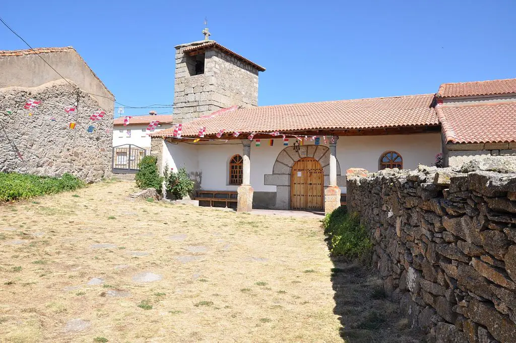 Qué ver en Hoyos de Miguel Muñoz, Ávila: Descubre los secretos de este encantador pueblo