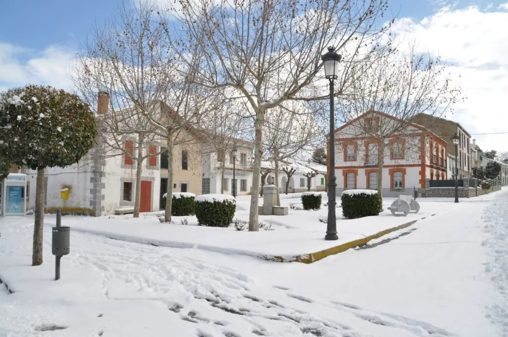 Qué ver en Navalperal de Pinares, Ávila: Descubre los secretos de este encantador pueblo