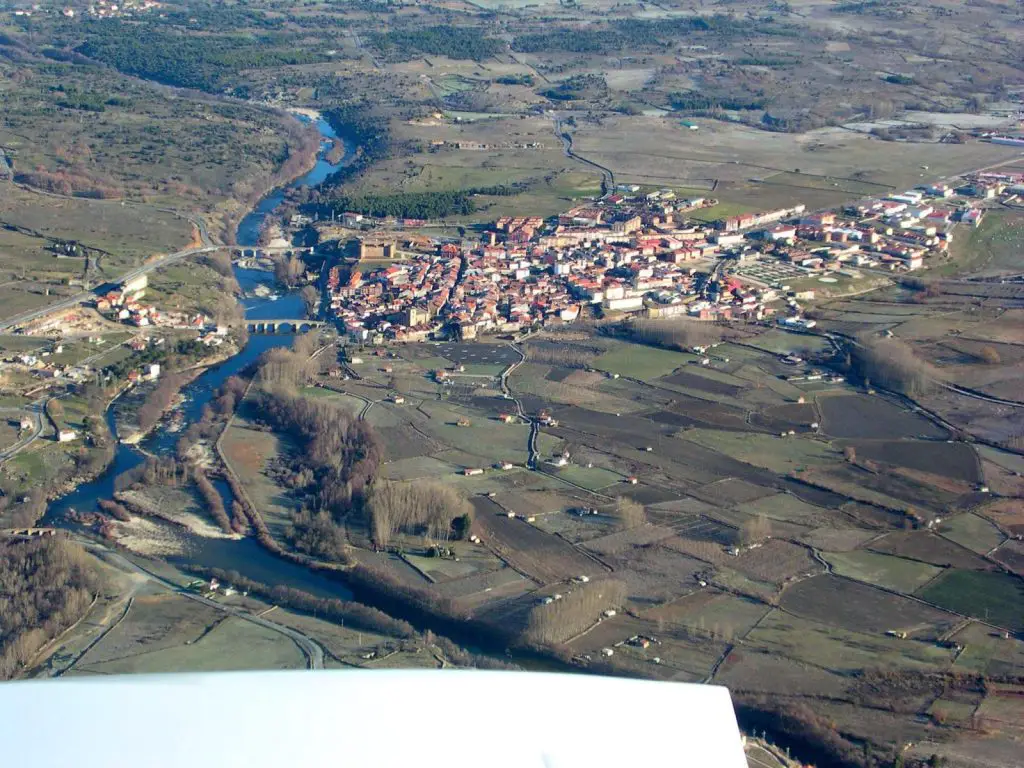 Qué ver en Navatejares, Ávila: Rutas fascinantes y secretos por descubrir