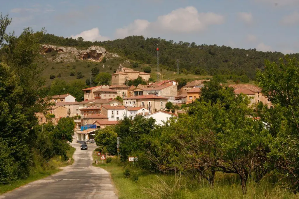 Qué ver en Aguas Cándidas, Burgos: Descubre los tesoros ocultos de este encantador destino