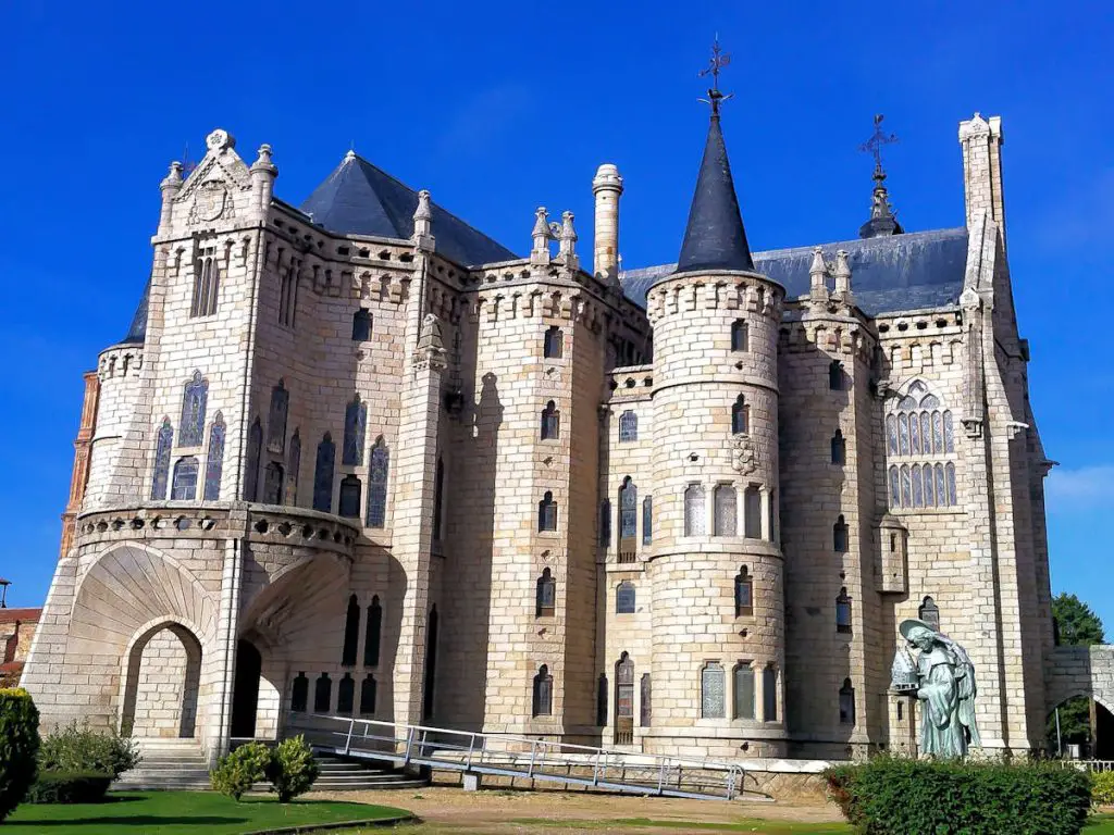 Qué ver en Astorga, León: Descubre sus tesoros ocultos y más