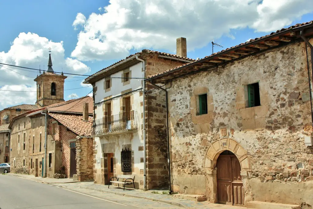 Qué ver en Barbadillo de Herreros, Burgos: Descubre los tesoros ocultos de este encantador pueblo