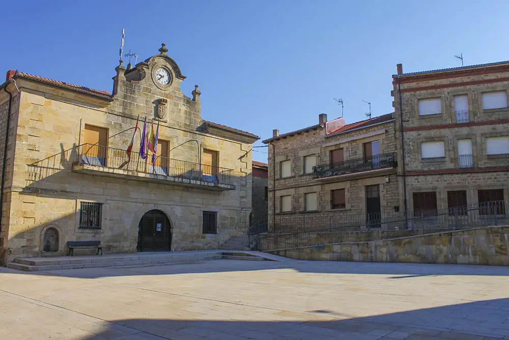 Qué ver en Canicosa de la Sierra, Burgos: Descubre los tesoros ocultos de este destino único