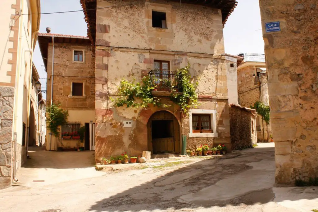 Qué ver en Cantabrana, Burgos: Descubre los secretos mejor guardados de este encantador destino