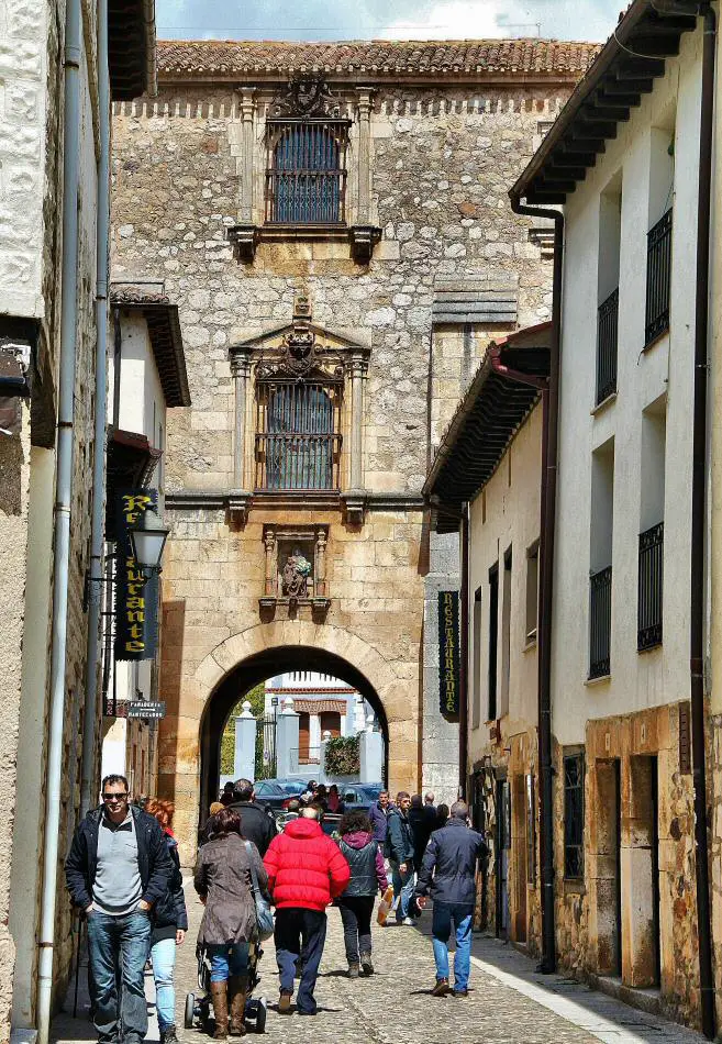 Qué ver en Covarrubias, Burgos: Secretos que te sorprenderán
