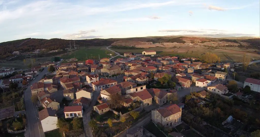 Qué ver en Cuevas de San Clemente, Burgos: Secretos que no te puedes perder