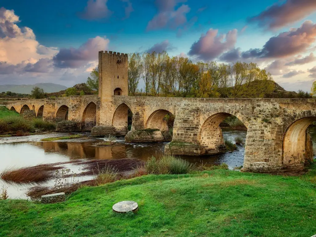 Qué ver en Frías, Burgos: Descubre los secretos mejor guardados de este encantador destino