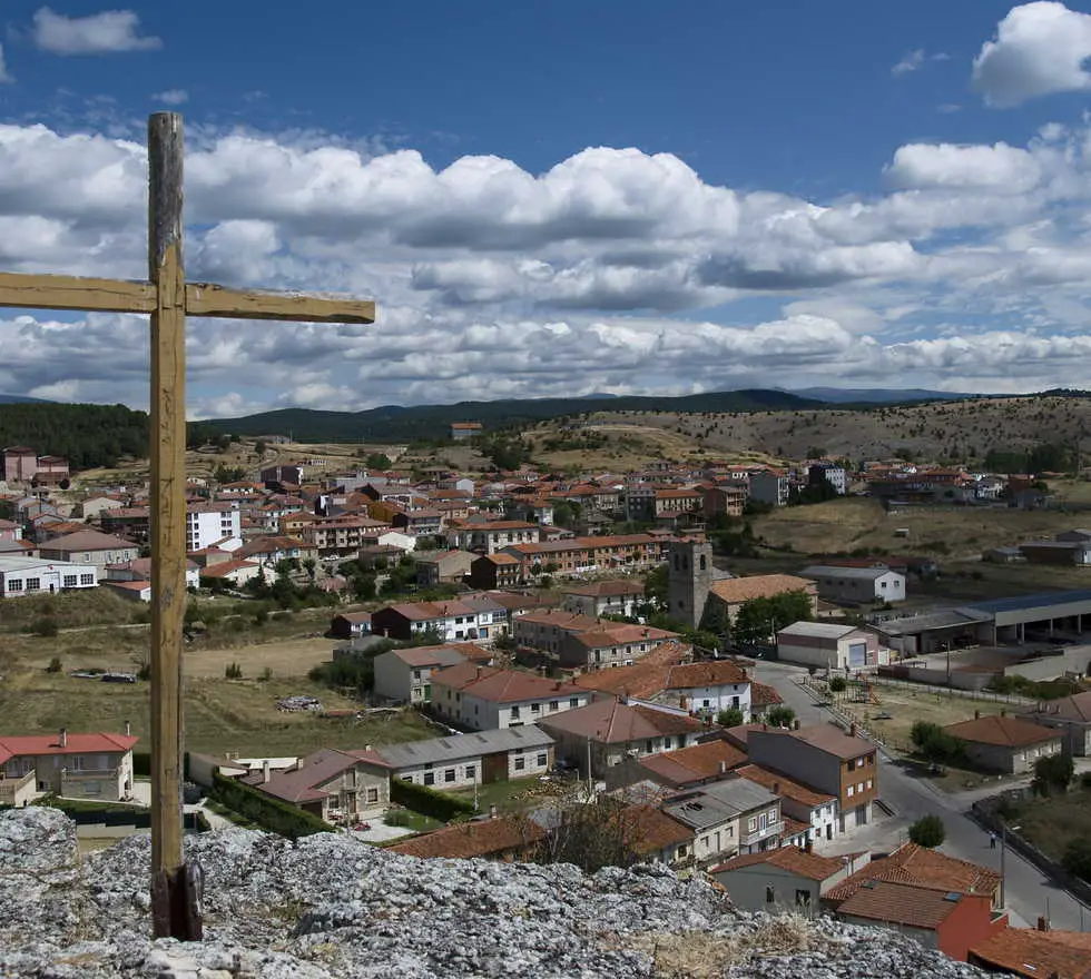 Qué ver en Hontoria del Pinar, Burgos: Descubre los encantos de este tesoro por explorar