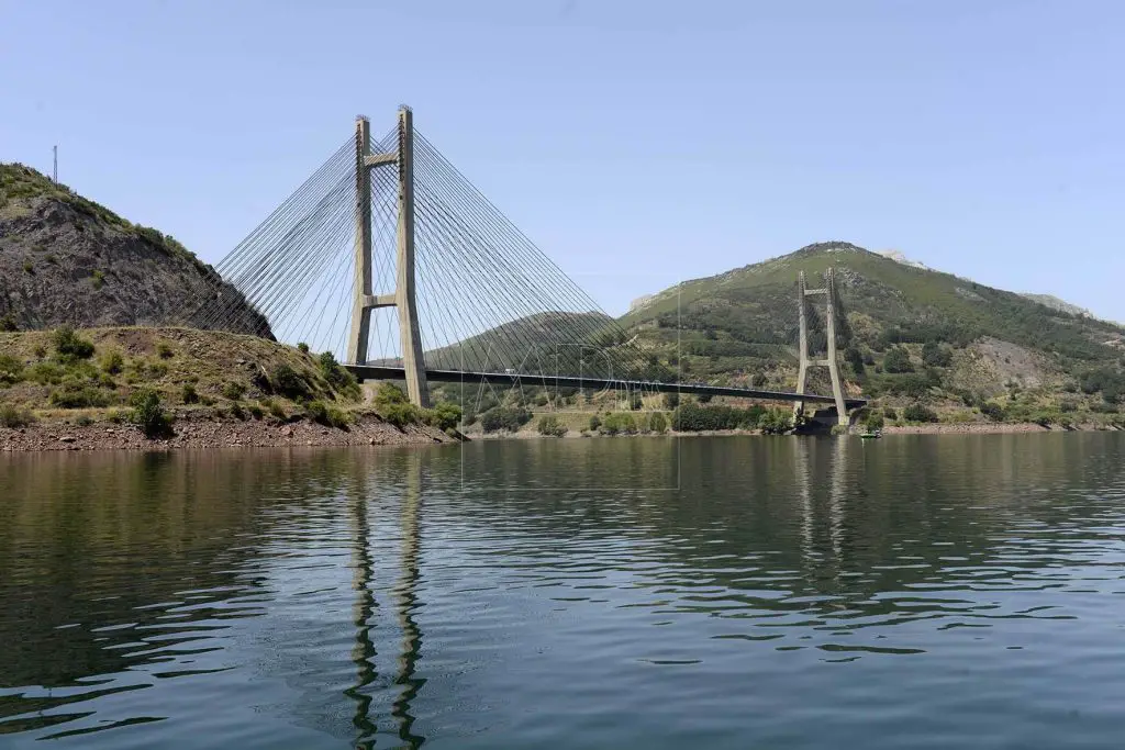 Qué ver en Los Barrios de Luna, León: Naturaleza y Cultura Asombrosas