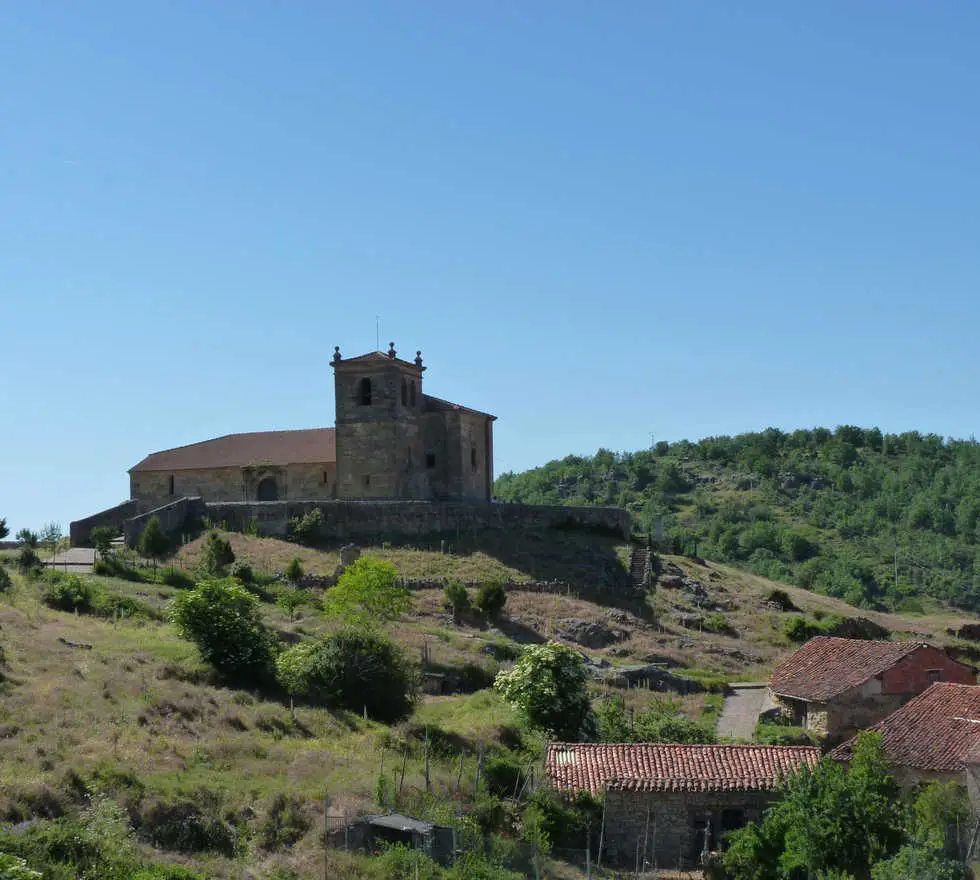 Qué ver en Moncalvillo, Burgos: Descubre los tesoros ocultos de esta joya de Castilla
