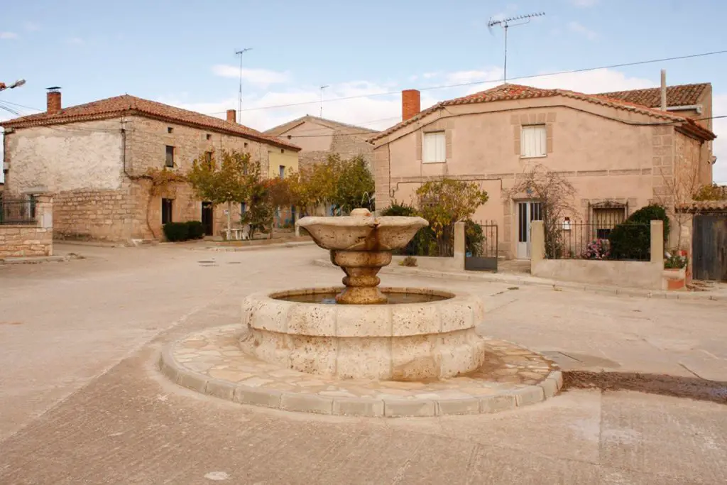 Qué ver en Olmillos de Muñó, Burgos: Secretos y maravillas por descubrir