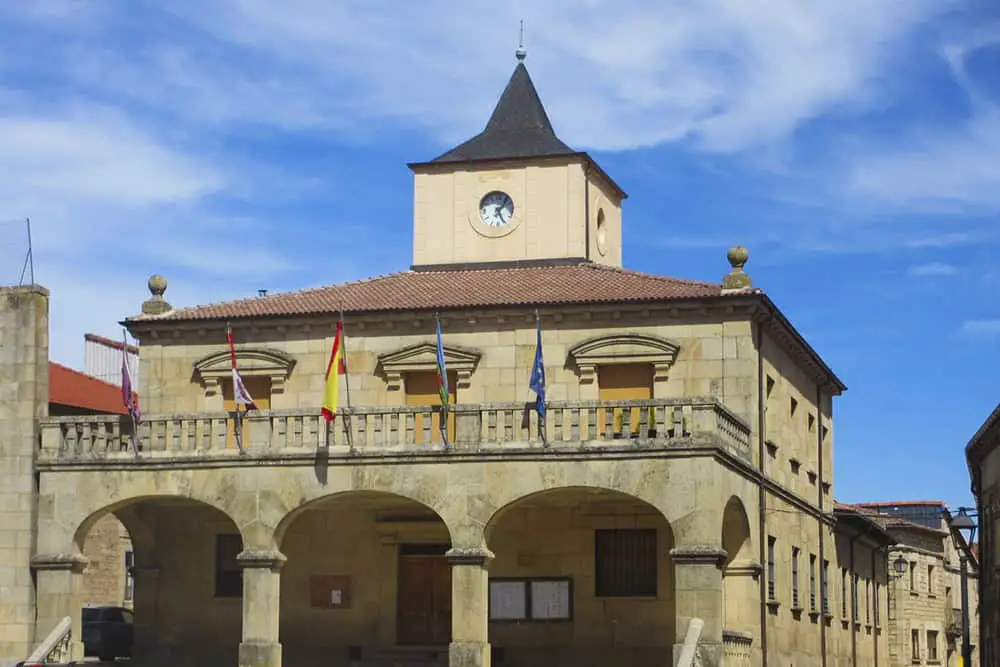 Qué ver en Palacios de la Sierra, Burgos: Descubre los secretos de este encantador destino