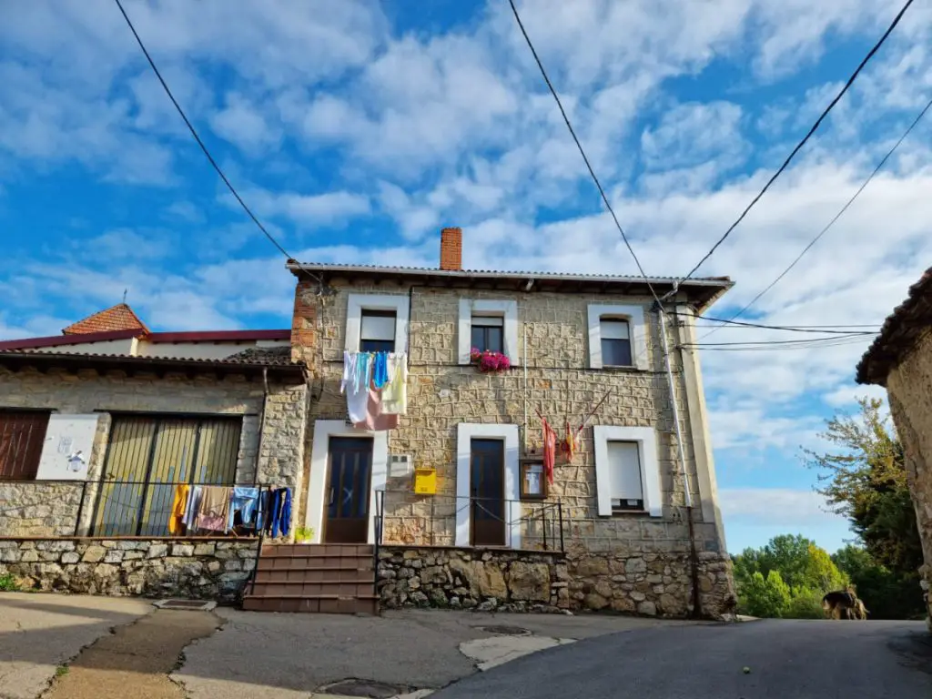 Qué ver en Prado de la Guzpeña, León: Un viaje único por su encanto