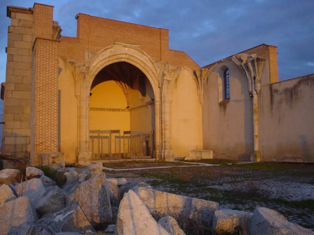 Qué ver en Villanueva de Gómez, Ávila: Descubre sus tesoros ocultos