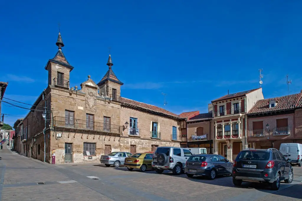 Qué ver en Valderas, León: Descubre sus tesoros ocultos