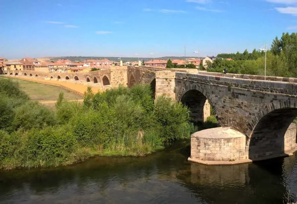 Qué ver en Villadangos del Páramo, León: Descubre sus secretos ocultos